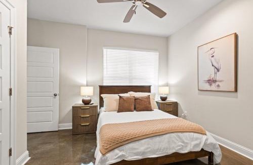 Youngsville Apartment | NEW Mais La House Garage KING 85 TV Cajun Luxury