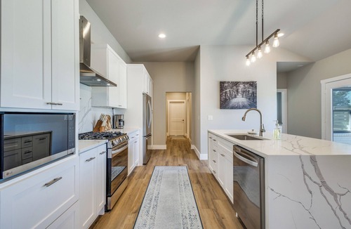 Lake Dallas House | New Modern 3-bedroom duplex
