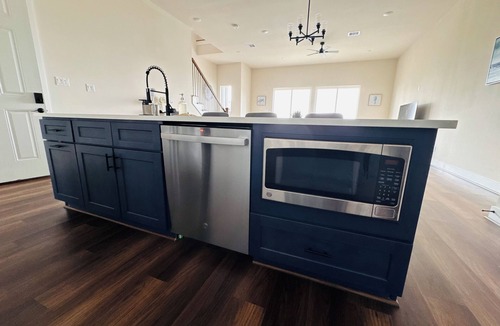 El Lago House | New Modern Lakeview Townhome - Near NASA & Kemah