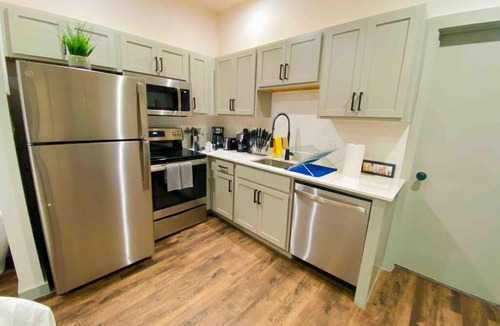Lower Greenville Apartment | NEW Modern Studio Lower Greenville with Free Coffee