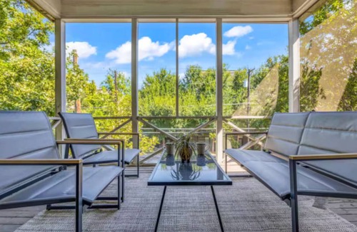 Oak Lawn House | New Oak Lawn Walker's Paradise in Uptown Dallas