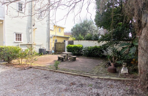 Lower Garden District Condo | New Orleans charm, gated parking!