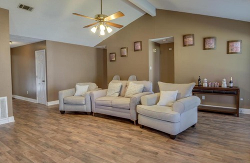 Old Aurora House | New Orleans Home w/Backyard Near French Quarter
