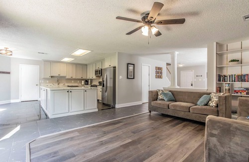 Wetmore House | New Owner Special-Luxury 4 bedroom villa 5 min. from Six Flags, UTSA, La Cantera
