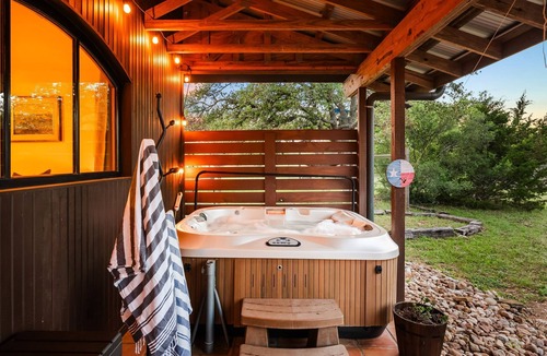 Driftwood House | NEW Pool, Hot Tub, Ping Pong, Fire Pit, Views on Stunning 5-acre Retreat!