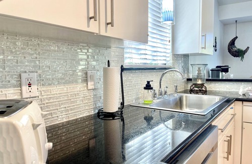 Steiner Ranch House | NEW! Private Wooded Escape Between 2 Lakes Walk to 1 BYO Boat Pet-friendly