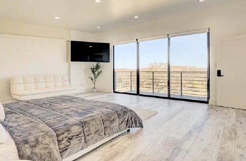 Ardmore House | New! Pure Luxury W Private Indoor Pool/Spa Near Sandy Beach!