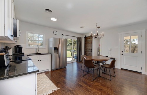 Dripping Springs House | New SPA! Dwntwn DRIP Bluff St Cottage & Guest House! Walk to Food, Bars & Music!