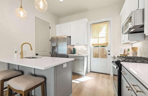 Lafayette Condo | NEW Steiner House River Ranch King Office Frame TV