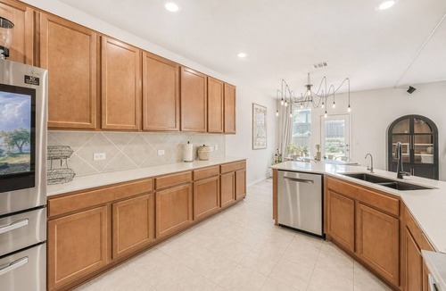 Del Valle House | NEW Stylish 3BR by Tesla, Airport + F1
