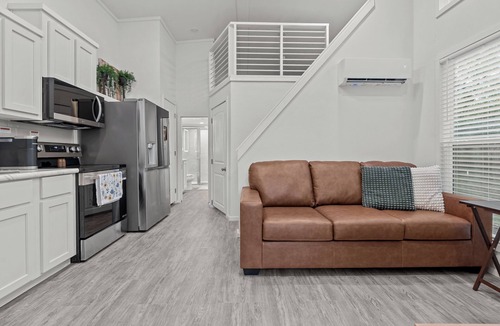 Mineral Wells House | -NEW- Tiny House: Bessie Belle. Close to Rocker B!