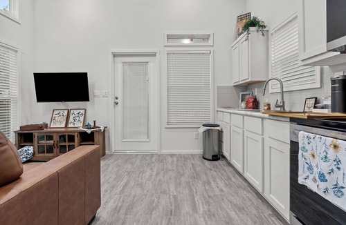Mineral Wells House | -NEW- Tiny House: Bessie Belle. Close to Rocker B!