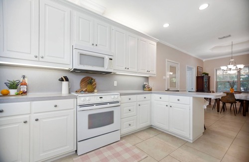 Nacogdoches House | New to the Market! 3/2 BRIGHT and CLEAN Home with All the Amenities