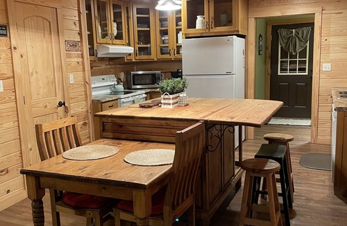 Vivian Cabin | NEW WATER FRONT cabin on North Caddo Lake- private boat launch, dock, much more!