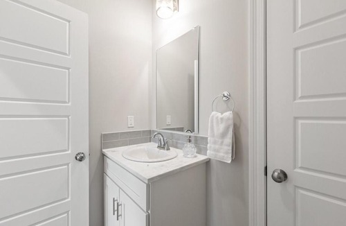 Youngsville Apartment | NEW Youngsville Escape KING Beds Cajun Luxury WiFi