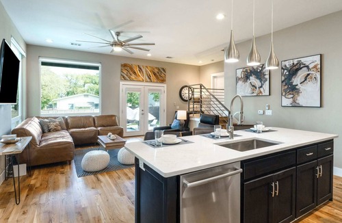 Chestnut House | Newly Built Poolside Home w Balcony BBQ