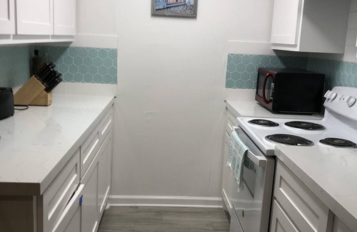 Galveston House | NEWLY REMODELED OVERSIZED 2nd row beach house sleeps 14+, 75 yards to the water.