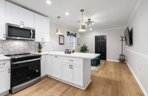Mid-City Apartment | Newly renovated 2bedrooms with 1 Bonus room and 2 bathrooms in MidCity
