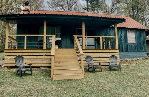 Saratoga Cabin | Newly renovated cabin on Lake Millwood, Saratoga Landing