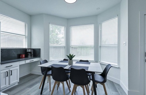 The Colony House | Newly Renovated Luxury 5BR – Family & Game Room