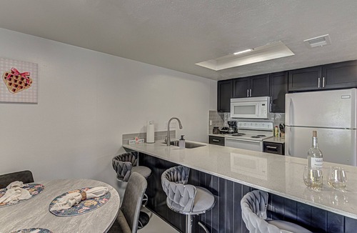Barton Hills House | Newly Renovated! Pool and Patio I Mins to DT