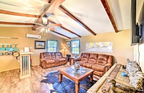 Rockport House | Newly Renovated Rockport Cottage 4 mil beach
