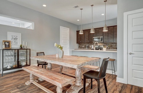East Cesar Chavez House | Next to Rainey St, Town Lake, Super Cozy with Modern Aesthetic