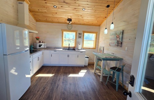 Teresita Cottage | Nice 2-bedroom cottage with AC in Mountain View