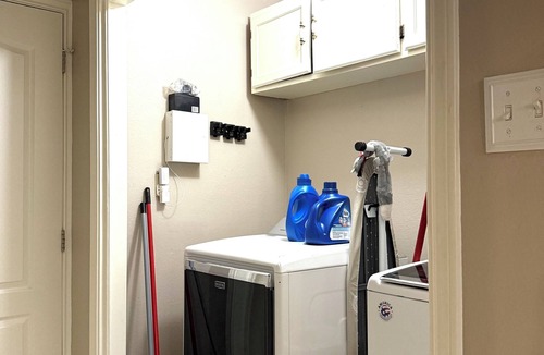 Bonanza House | nNorthLaredo area, close to popular shopping mall, stores and restaurants.