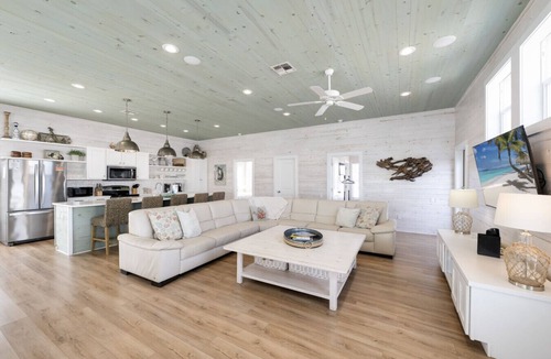 Sand Point House | No Agenda Hacienda QUARTER MILE WALK TO BEACH
