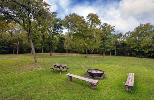 Navasota House | No Neighbors! Private 4BR on 12 Wooded Acres 5 Min to Aggieland