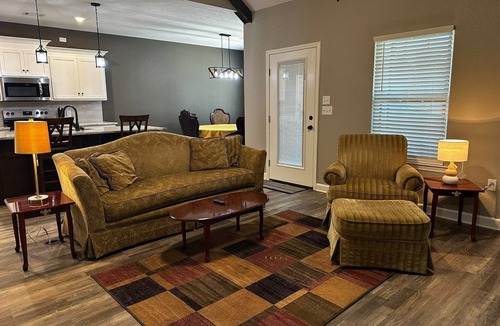 Conway House | No Stress - On Round Mountain