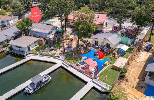Mid America Villa | NoDouble Sam's 2 Kings Hot Tub Lake Access