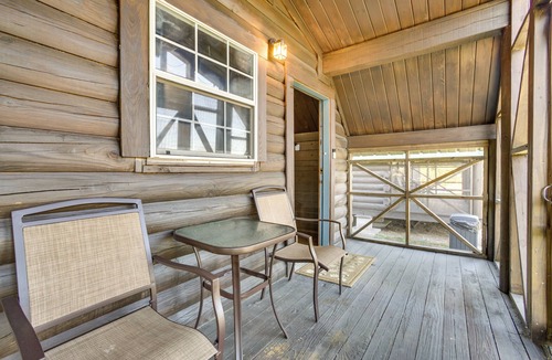 Crown Point Apartment | NOLA Area Retreat w/Heated Pool Access!