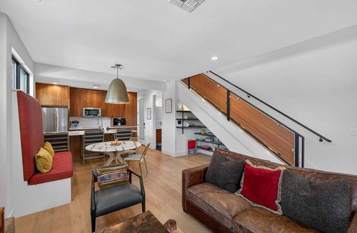 Crestview House | 🌅 North Austin Stay w/Workspace, EV Charger + Screened Porch | SXSW Dream | Sunrise