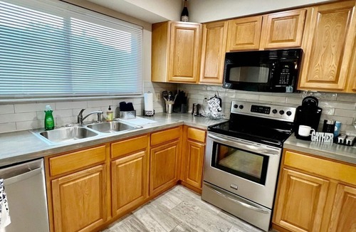 North San Antonio - SAT Cottage | North Hills 3BR Heated Furnished Relocation Housing Wi-Fi W/D