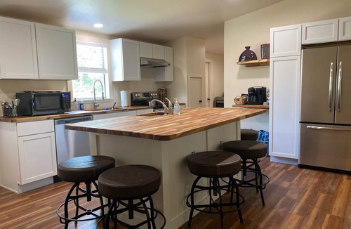 Ingram House | North House, 3BR/2BR, Wrap-Around Porch, Sleeps 10