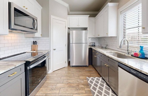 College Station Villa | Northgate Landing- Walk to A&M & Nightlife
