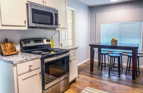 North Richland Hills House | NRH Retreat in the Heart of it All! Sleeps 8!