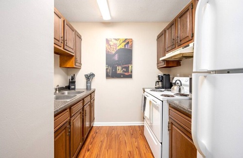 Pineville Apartment | Nurse Ready Wifi Smart TV Kitchen Pets W/D