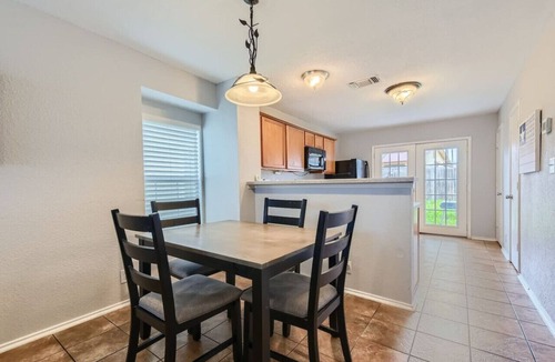 Heritage Villa | NW SA Lackland AFB/Sea World minutes away