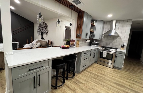 Southside Cottage | Oak Canopy Cottage, Near Downtown, Lackland, & More