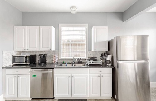 Oak Lawn House | Oak Lawn House Private Backyard WFH Setups