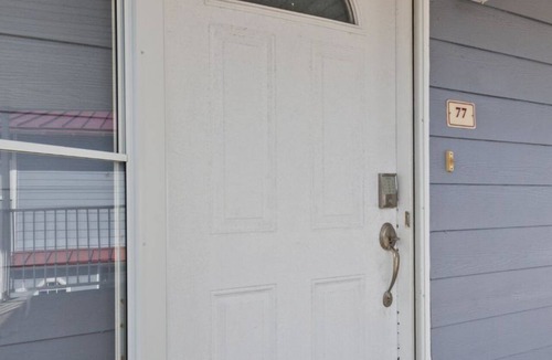 Biloxi Condo | Oak Shores 77 | Just a Short Walk to the Beach!