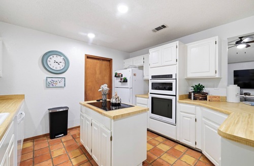 Scenic Oaks House | Oakhaven - A Birdy Vacation Rental