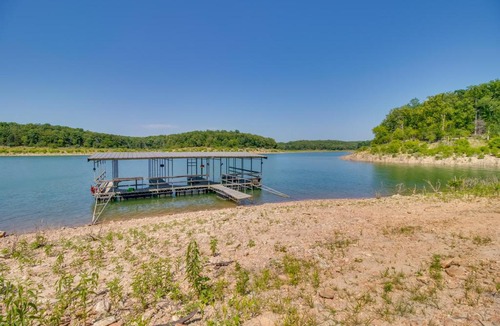 Oakland House | Oakland Oasis: Serene Retreat in the Ozarks