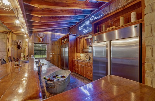Johnson City House | Oakridge Ranch Pool+Hot-tub Pickleball Court