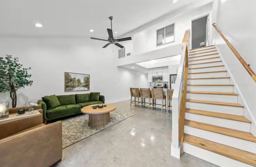Milton House | Oaks Cottages Modern 2BR Retreat