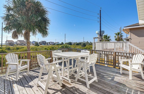 Isla Del Sol House | Ocean-View Beach House in Galveston, Dogs Welcome!