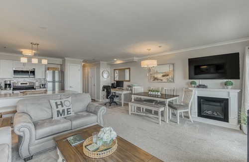 Seaside Condo | Oceanfront 3rd floor Balcony 2 blocks to Turnaround-Work Remotely
